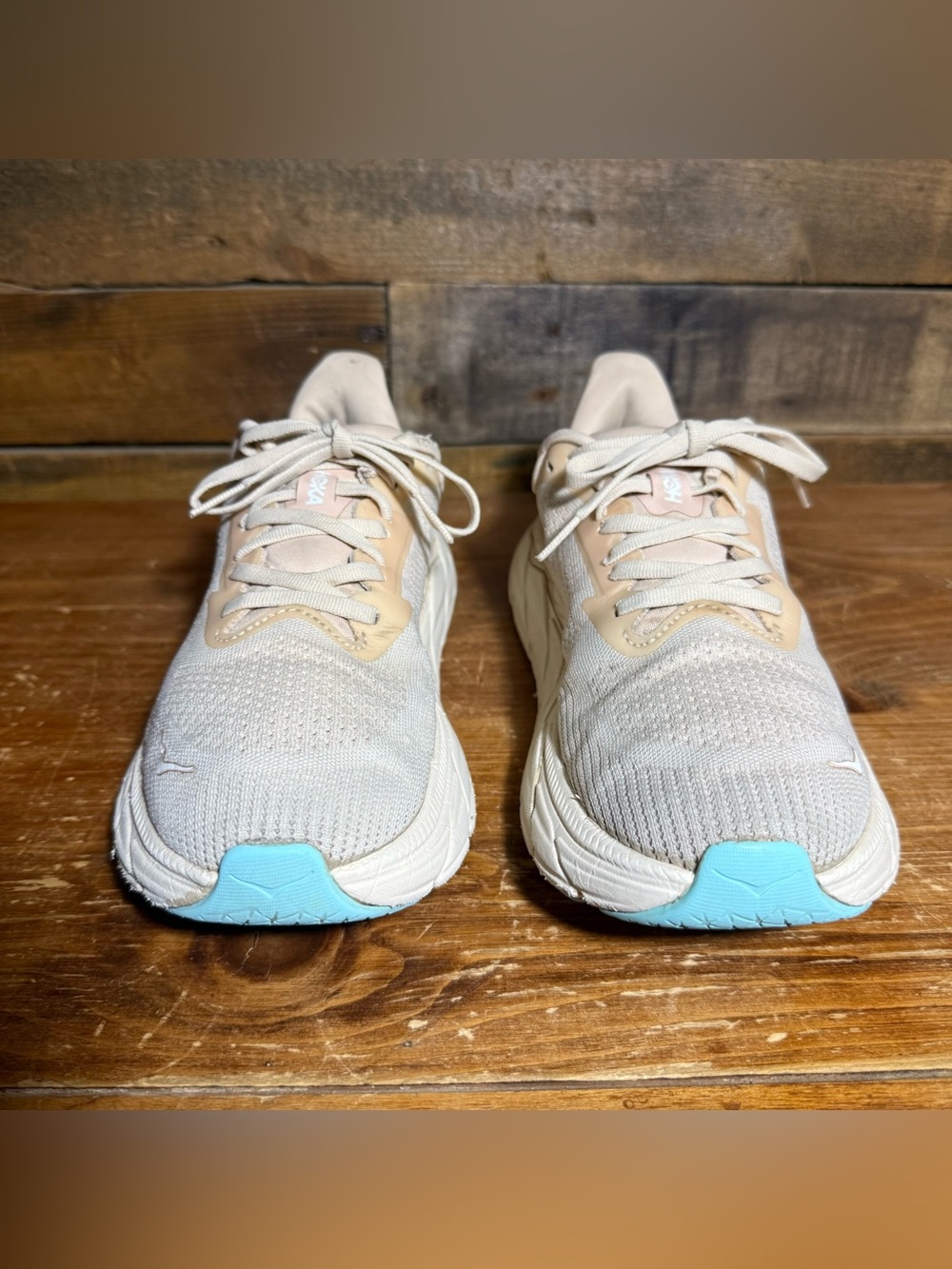 HOKA Arahi 7 Women’s 8 Vanilla/Cream Running Shoes - Picture 6 of 13
